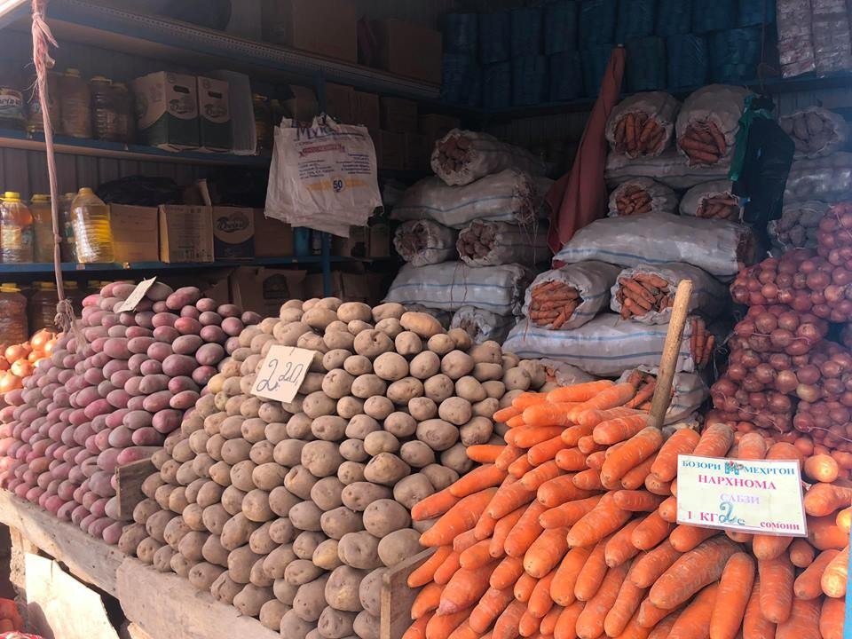 Цена таджикский. Таджикистан рынок. Фрукты Таджикистана. Таджикский рынок. Душанбе фрукты.